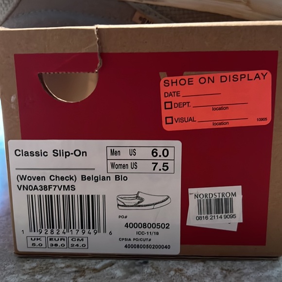 Women’s 7.5 classic slip on Vans - Picture 6 of 9